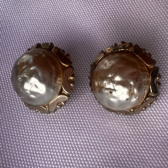 Vintage Miriam Haskell Chanel unSigned Clip On Earrings - Picture 8 of 9